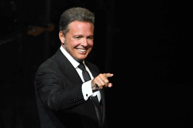 Luis Miguel at The Kia Forum